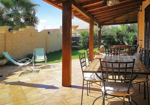 2 bedrooms, 2 Bathrooms Villa, near the Sea, Garden, AC, 10 minutes from Cefalu