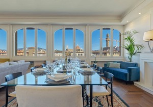 250 m² Apartment ∙ 5 bedrooms ∙ 10 guests