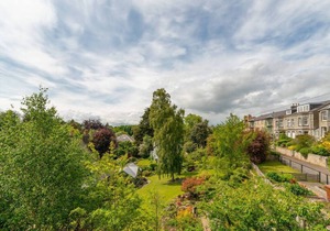 30 Lade Braes - a townhouse that sleeps 8 guests in 4 bedrooms