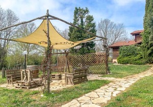 4 bedroom accommodation in Manziana
