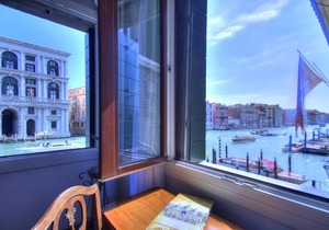 6 WINDOWS! GRAND CANAL PANORAMA VIEW, Aircond Wifi