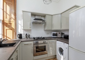 A stylish 2-bedroom apartment in the hear of the city. Sleeps 4.