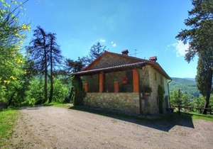 Alluring Farmhouse in Ortignano with Swimming Pool