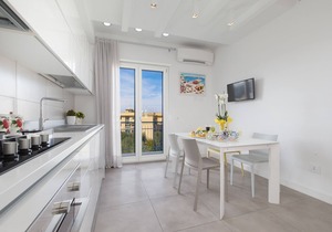 AMAZING NEW LUXURY APARTMENT - SORRENTO CENTER