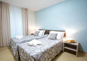 Ample space for to 10 guests, luxury interior with enviable lake views