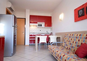 Apartement mit Klimaanlage und Balkon