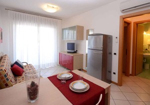 Apartement mit Klimaanlage und Balkon