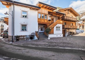 Apartment "Chalet Osmar 1" with Mountain View, Wi-Fi, Garden & Terrace