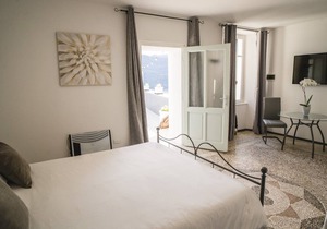 Apartment in 18th century villa with terrace and wonderful views over Lake Orta