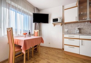 Apartment "Klementhof Nr 4" with Mountain View, Pool, Wi-Fi, Balcony & Garden