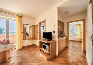 Apartment "Weinsepphof 2" with Mountain View, Pool, Wi-Fi, Garden & Balcony