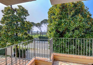 Apartment with partial lake view Carmen (Casa dei Pescatori apartments)
