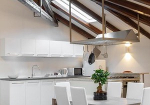 Attic floor venice apartment