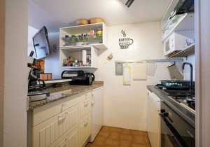 Attractive 3½-room apartment with 2 balconies, pool and dream view