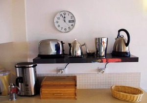 Attractive 3½ room apartment with 2 balconies, pool and dream lake view