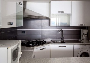 Attractive 3½-room apartment with 2 balconies, pool and dream view