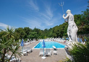 Attractive studio with terrace and garden, pool and dream view