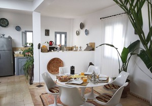 Beautiful riad for 6-8 persons, quiet, central, 5mn walk to the sea