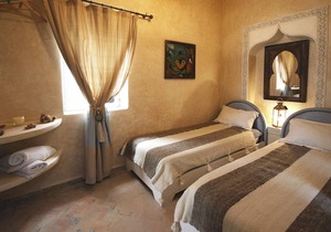 Beautiful riad for 6-8 persons, quiet, central, 5mn walk to the sea
