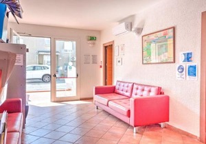 Belvilla by OYO Modern Apartment with Balcony