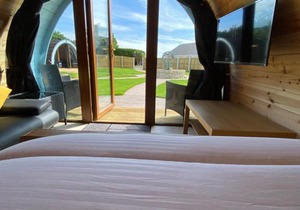 Benone Getaways- 'White Rocks' Luxury Glamping Pod