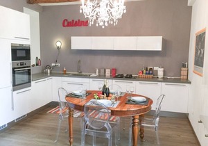 Cà Farnese: Beautiful and large apartment in quiet traditional area