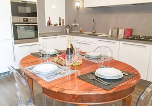 Cà Farnese: Beautiful and large apartment in quiet traditional area
