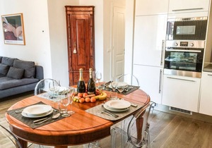 Cà Farnese: Beautiful and large apartment in quiet traditional area