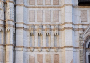 Casa Isolani, Piazza Maggiore
