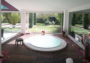 Casa Nocciola B, fully refundable with voucher*: A graceful two-story apartment surrounded by the greenery.