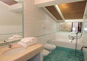 Casa Nocciola B, fully refundable with voucher*: A graceful two-story apartment surrounded by the greenery.