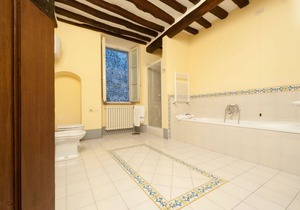 Charming apartment located in historic centre of Cortona, WiFi, Air/Con, 2 baths