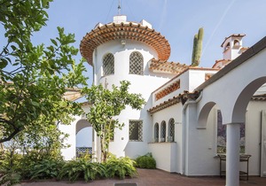 Charming villa for 12 people with enchanting sea view, parking and swimming pool
