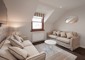 Chic Designed Themed Apartment In The Edinburgh City Centre