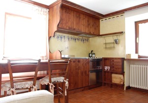Courmayeur house with a view, two-room apartment with a small garden