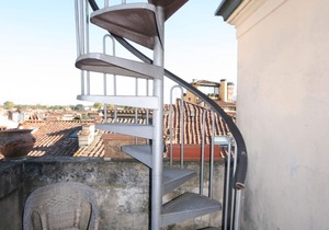 Deluxe Lucca Historic Center Apartment