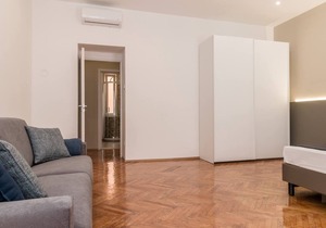 Elegant 8 seats★near the Station★Grey and Blue★Free Wifi