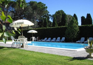 Elegant apartment in a villa near Lucca,A/C,WI-Fi, village walking distance,G