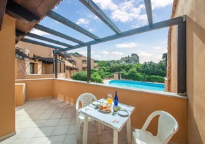 Enjoy the Sardinian holiday feeling in this holiday apartment with pool in Costa Paradiso.