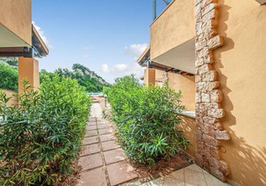 Enjoy the Sardinian holiday feeling in this holiday apartment with pool in Costa Paradiso.