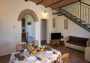 Farmhouse in Tuscany near Siena's Charm