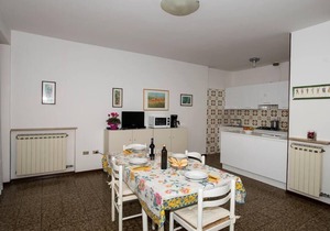 Gianni with 3 bedrooms with balcony and lake view