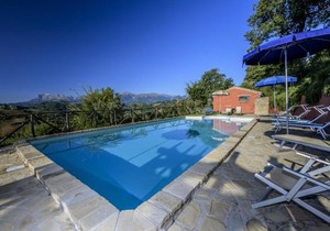 Gorgeous Apartment with Pool near Sibillini Mountains