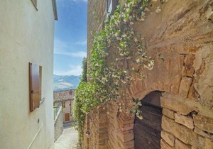 Gorgeous Apartment with Pool near Sibillini Mountains