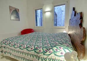 GUGGENHEIM NEXT 10pax, Aircond, Wifi - cute!