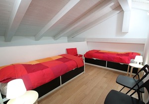 GUGGENHEIM NEXT 10pax, Aircond, Wifi - cute!