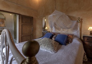 Historic Holding with wonderful swimming pool near Siena, Tuscany, Italy