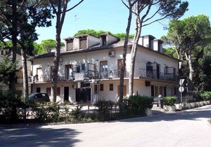 Holiday apartment with air conditioning 50 from the beach