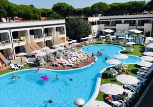 Holiday apartment with outpool