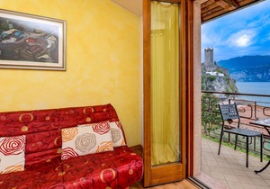 Holiday Apartment with Wi-Fi, Air Conditioning, Pool and Garden; Garage available; Pets allowed